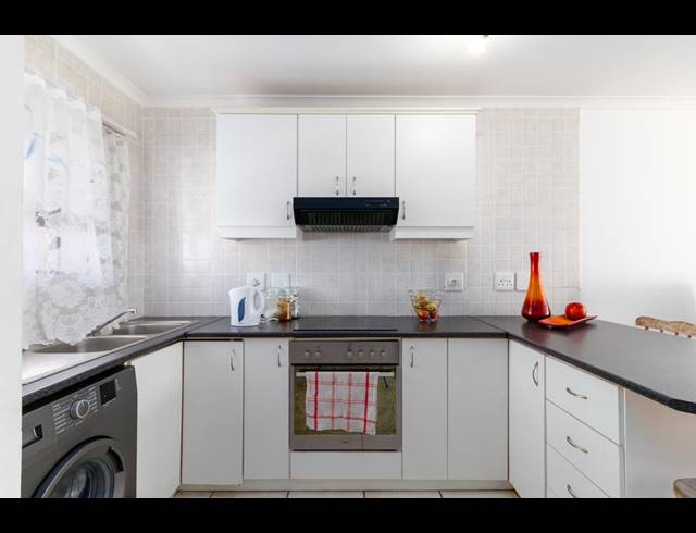 2 BEDROOM APARTMENT SOLD IN BURGUNDY ESTATE
